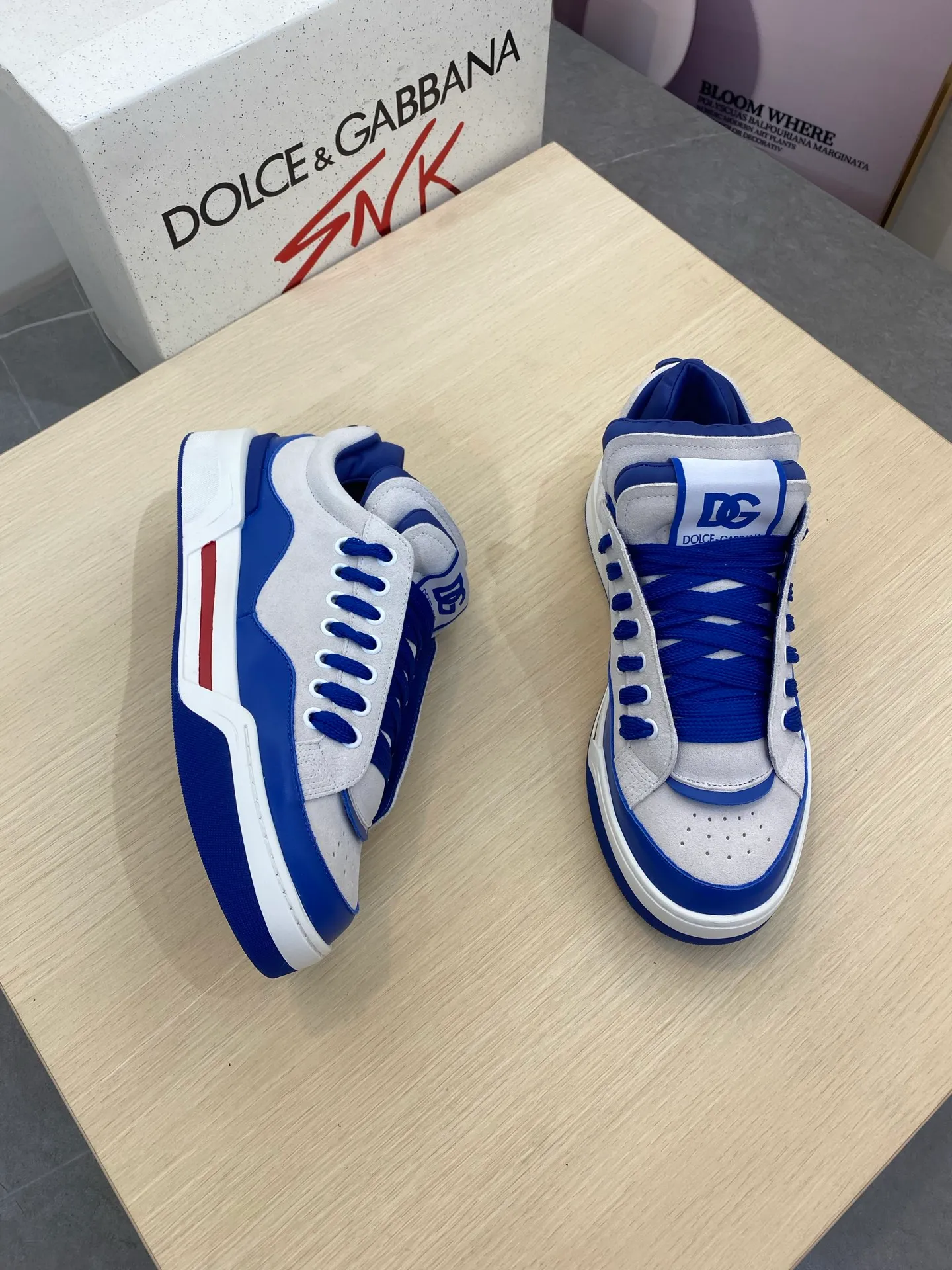 P740••New arrivals••Dolce&Gabbana••DG✔️High-end men's sports•casual shoes. Original goods from top counters. Original imported cowhide, multi-material splicing design ➕Imported cowhide lining, cowhide feet ➕Original TPR elastic outsole.  Size: 39-44 (38, 45 customized)